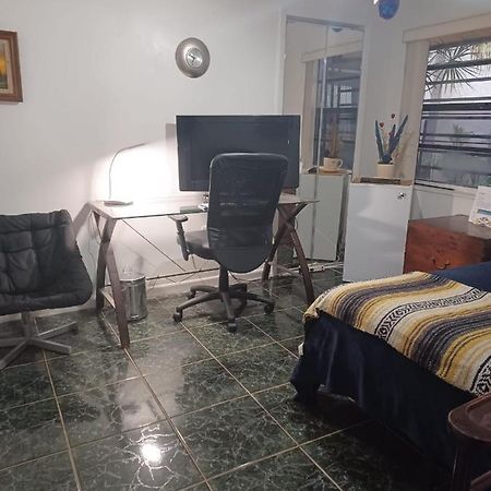 Snug Minimalist Full Bed With 50 Inch Smart Tv, Netflix, Airplay, Mini-Fridge, And 500 Mbps Wifi Near Fiu, Dolphin Mall, Airport Майами Экстерьер фото
