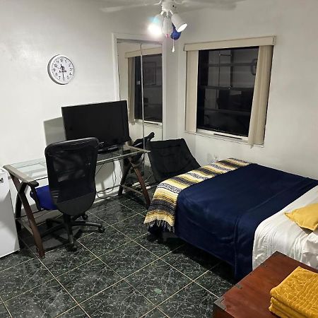 Snug Minimalist Full Bed With 50 Inch Smart Tv, Netflix, Airplay, Mini-Fridge, And 500 Mbps Wifi Near Fiu, Dolphin Mall, Airport Майами Экстерьер фото
