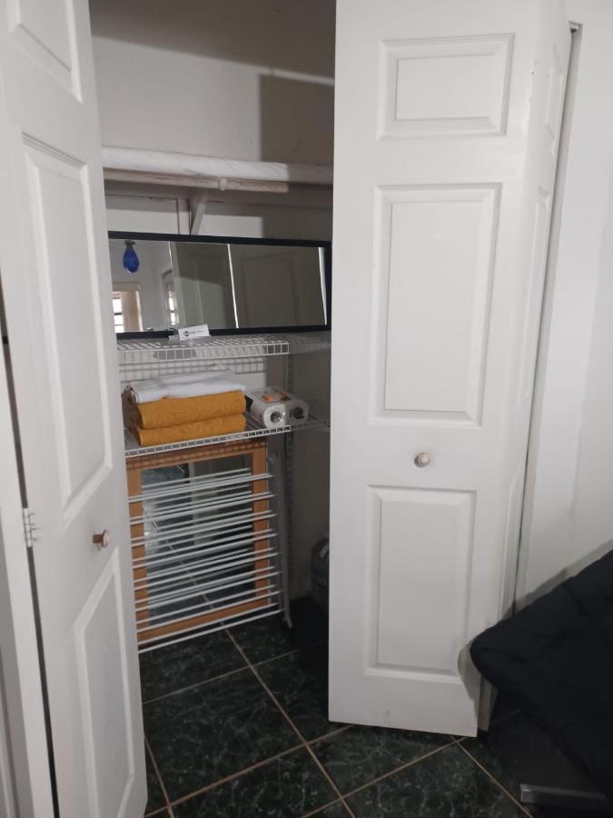 Snug Minimalist Full Bed With 50 Inch Smart Tv, Netflix, Airplay, Mini-Fridge, And 500 Mbps Wifi Near Fiu, Dolphin Mall, Airport Майами Экстерьер фото