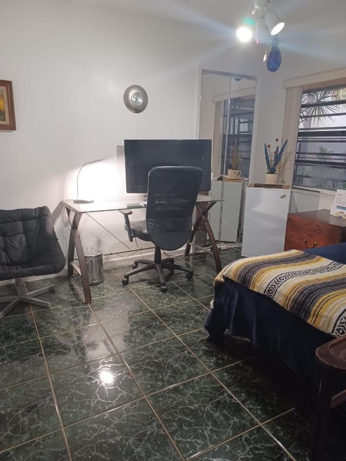 Snug Minimalist Full Bed With 50 Inch Smart Tv, Netflix, Airplay, Mini-Fridge, And 500 Mbps Wifi Near Fiu, Dolphin Mall, Airport Майами Экстерьер фото