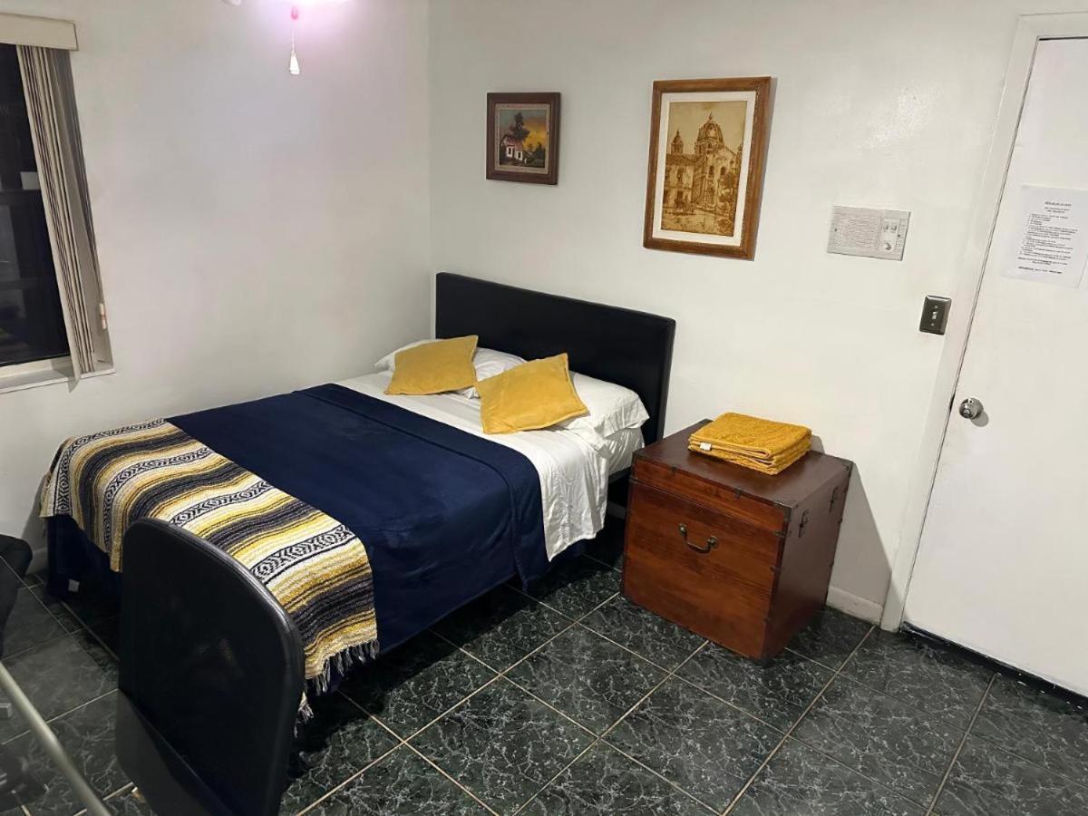 Snug Minimalist Full Bed With 50 Inch Smart Tv, Netflix, Airplay, Mini-Fridge, And 500 Mbps Wifi Near Fiu, Dolphin Mall, Airport Майами Экстерьер фото